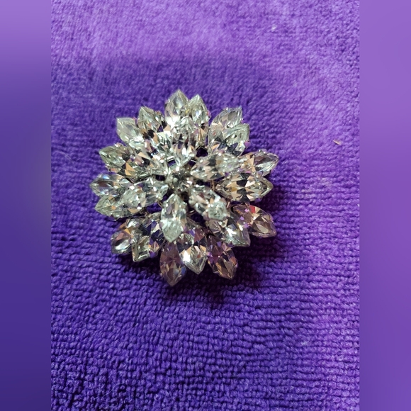 Vintage Brooch - Picture 1 of 7